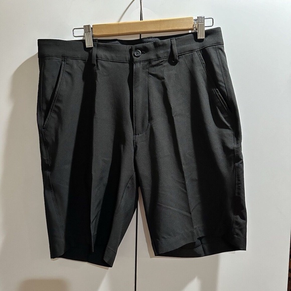 Greg Norman Shorts Men's 32 Black Performance Stretch Golf UV Protection NWT - Picture 1 of 4